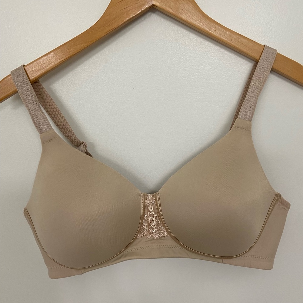 Vanity Fair Beige Smooth Molded Bra with Lace Accent
